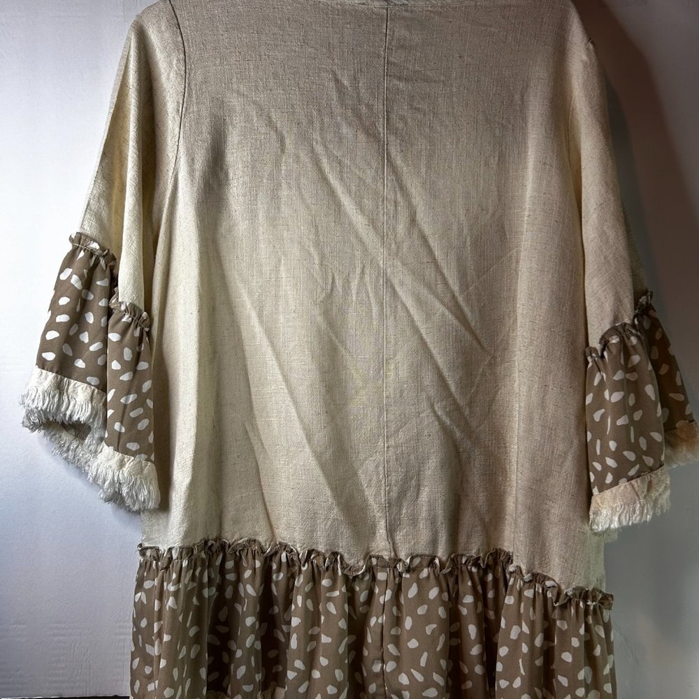 Umgee beige top with polka‎ dot trim. Size Large